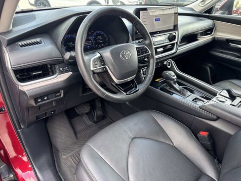 Used 2025 Toyota Grand Highlander FWD image 18
