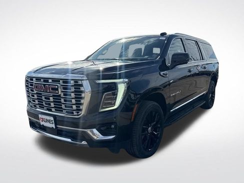 Used 2025 GMC Yukon XL Denali AWD/4WD image 9