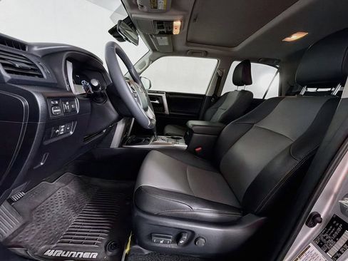 Used 2022 Toyota 4Runner SR5 Premium w/ Moonroof Package RWD image 12