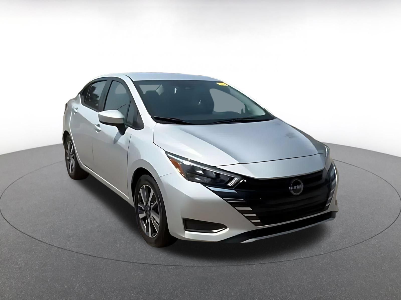Used 2025 Nissan Versa SV FWD image 3
