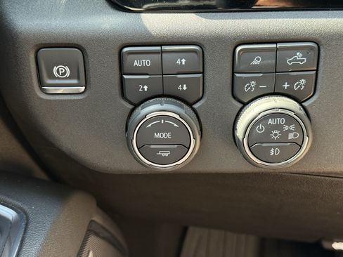 Used 2024 Chevrolet Silverado 1500 LTZ w/ LTZ Convenience Package II AWD/4WD image 31