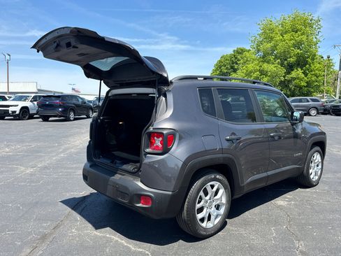 Used 2018 Jeep Renegade Latitude w/ Advanced Technology Group FWD image 15