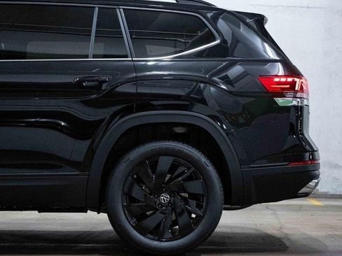 New 2026 Volkswagen Atlas SE w/ Black Wheel Package image 4