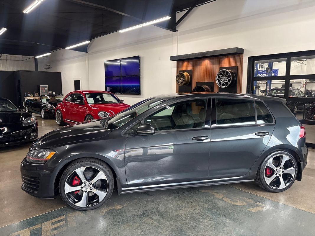 Used 2016 Volkswagen GTI SE w/ Lighting Package (SEL) FWD image 4