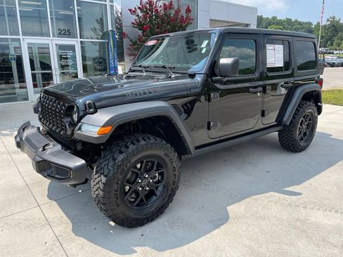 Used 2025 Jeep Wrangler Unlimited Sport AWD/4WD image 1