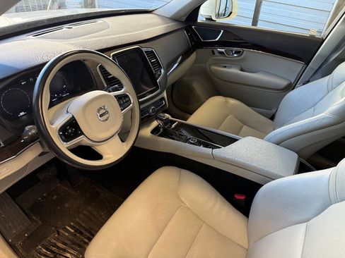 Used 2016 Volvo XC90 T6 Momentum w/ Protection Package Plus image 4
