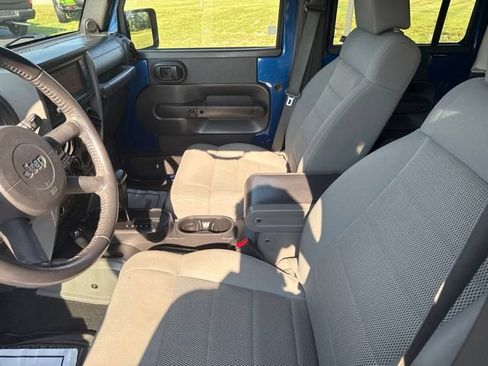 Used 2009 Jeep Wrangler Unlimited Rubicon w/ Dual Top Group AWD/4WD image 23