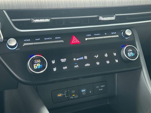 New 2025 Hyundai Sonata Limited image 21