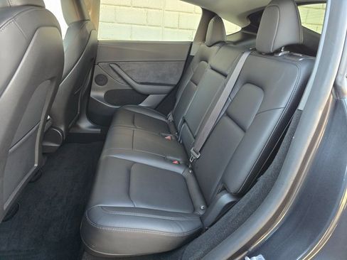 Used 2024 Tesla Model Y 2WD image 33