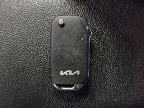 Used 2022 Kia Forte LXS FWD image 32