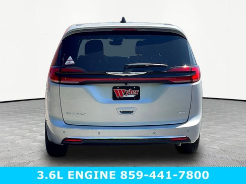 New 2026 Chrysler Pacifica Select AWD/4WD image 5