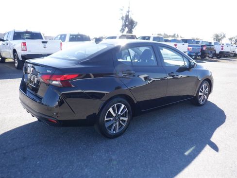 Used 2023 Nissan Versa SV image 2