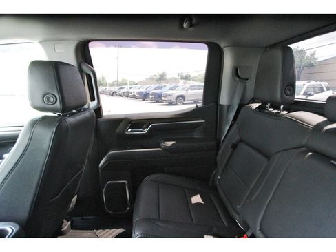 Used 2023 Chevrolet Silverado 1500 LT Trail Boss w/ LT Trail Boss Premium Package AWD/4WD image 11
