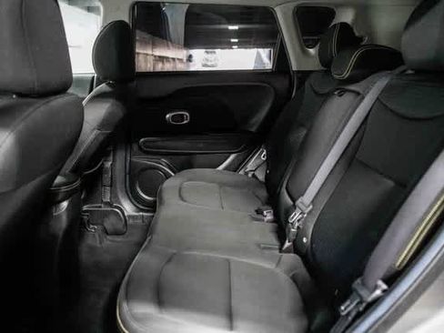 Used 2016 Kia Soul + image 17