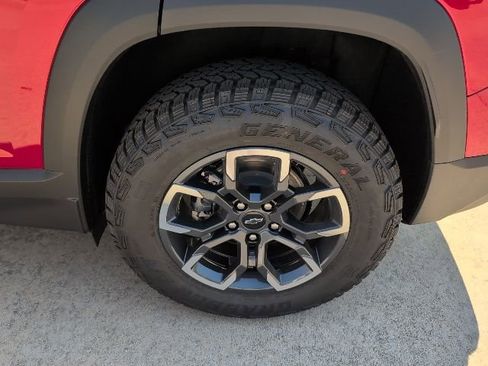 New 2026 Chevrolet Equinox ACTIV image 3