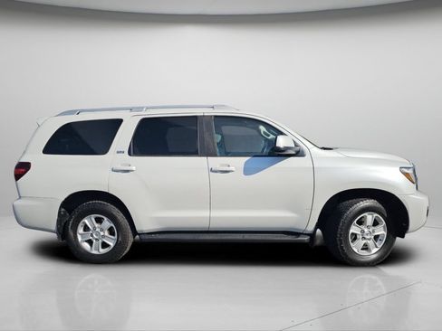 Used 2022 Toyota Sequoia SR5 AWD/4WD image 26