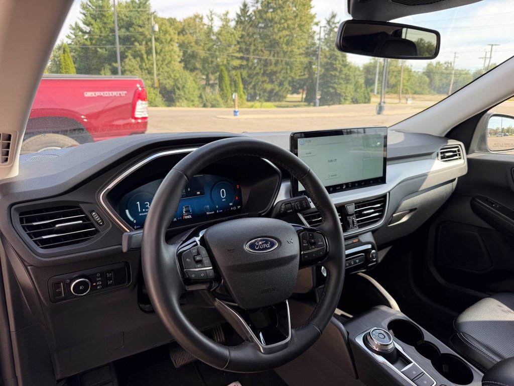 Used 2025 Ford Escape Platinum AWD/4WD image 13