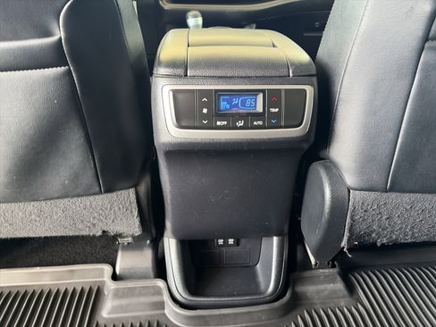 Used 2017 Toyota Highlander Plus image 18