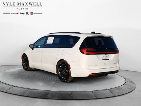 Used 2026 Chrysler Pacifica Limited w/ S Appearance Package FWD image 14