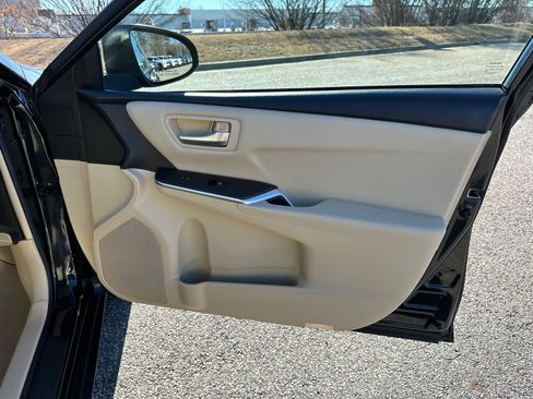 Used 2017 Toyota Camry SE image 14