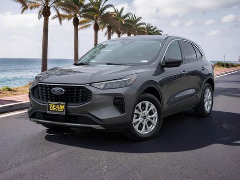 Used 2023 Ford Escape Active AWD/4WD image 3