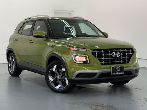 Used 2023 Hyundai Venue SEL FWD image 6