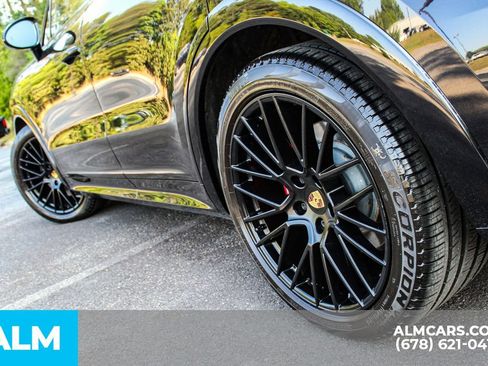 Used 2022 Porsche Cayenne GTS AWD/4WD image 14