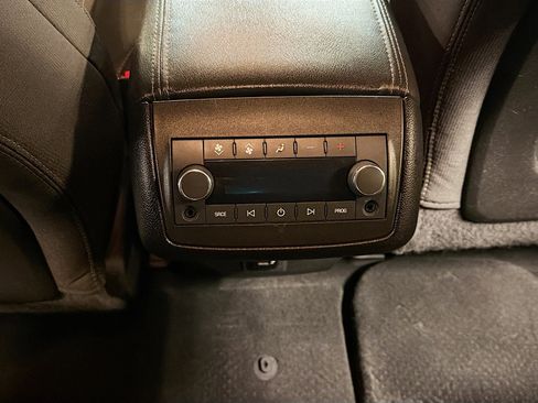 Used 2017 Chevrolet Traverse LT image 25