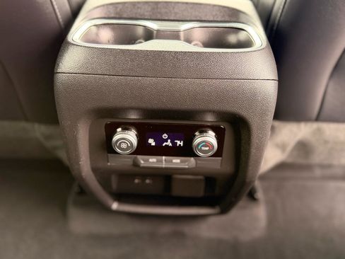 Used 2026 GMC Acadia Elevation w/ Elevation Premium Package AWD/4WD image 21