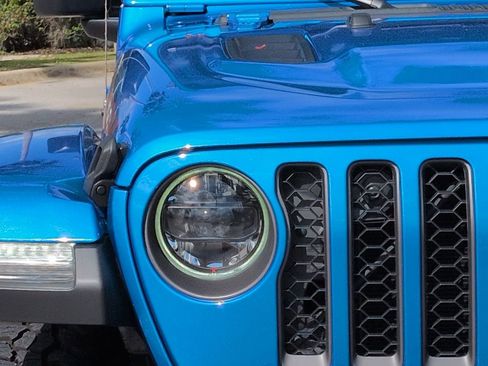 Used 2023 Jeep Gladiator Rubicon w/ LED Lighting Group AWD/4WD image 9