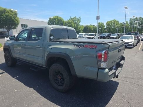 Used 2022 Toyota Tacoma TRD Off-Road w/ TRD Premium Off Road Package AWD/4WD image 7