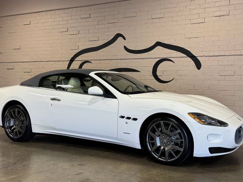 Used 2011 Maserati GranTurismo Convertible RWD image 3