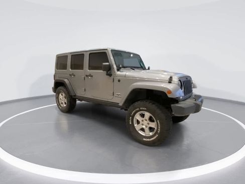 Used 2014 Jeep Wrangler Unlimited Sahara AWD/4WD image 2