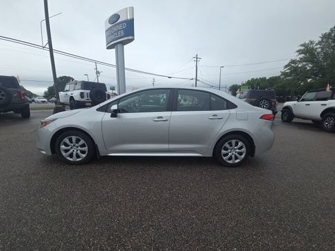 Used 2024 Toyota Corolla LE FWD image 5