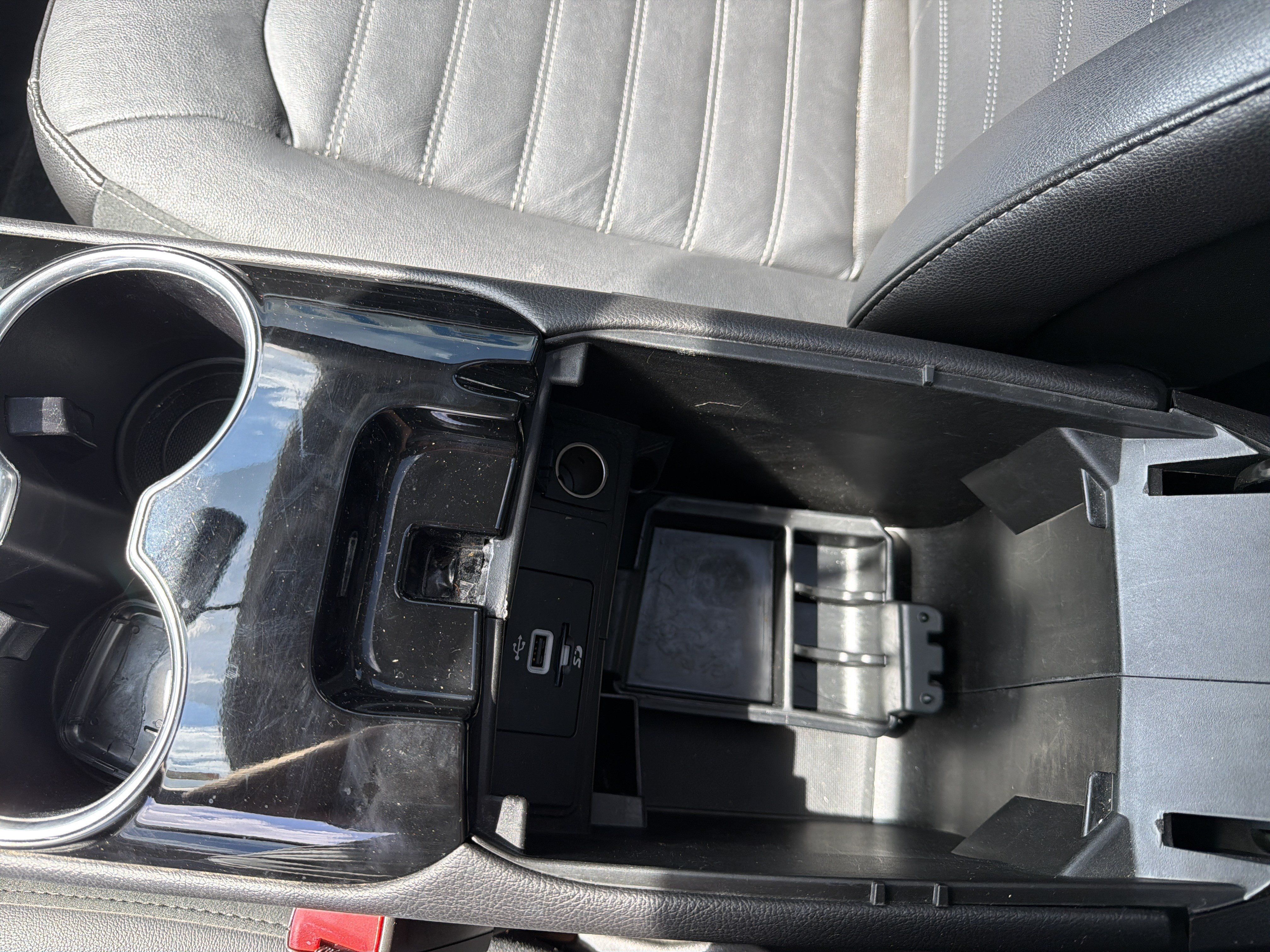 Used 2016 Ford Fusion SE w/ Equipment Group 202A FWD image 36