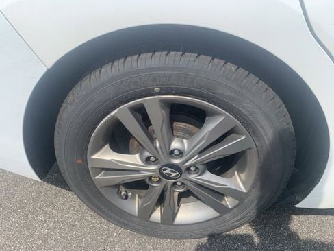 Used 2017 Hyundai Elantra Value Edition w/ Cargo Package FWD image 5