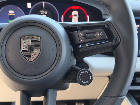 Certified 2025 Porsche Macan Turbo Electric AWD/4WD image 30