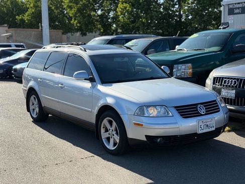 Used 2004 Volkswagen Passat GLX FWD image 1