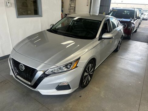 Used 2021 Nissan Altima 2.5 SV FWD image 2