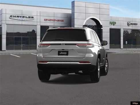 Used 2024 Jeep Grand Cherokee Laredo X image 14