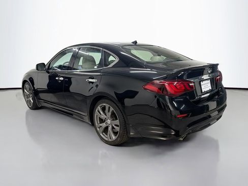 Used 2017 INFINITI Q70 5.6 w/ Sport Package RWD image 3