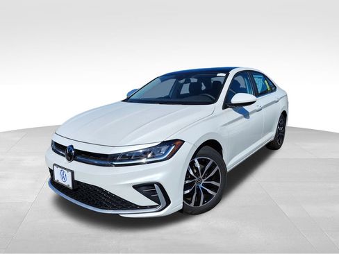 New 2025 Volkswagen Jetta SE image 3