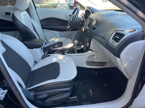 Used 2018 Jeep Compass Latitude w/ Popular Equipment Group image 12