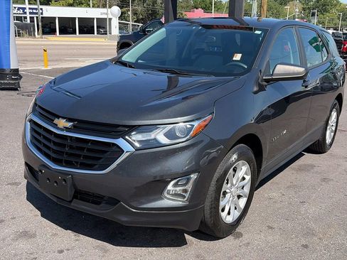 Used 2020 Chevrolet Equinox LS FWD image 3