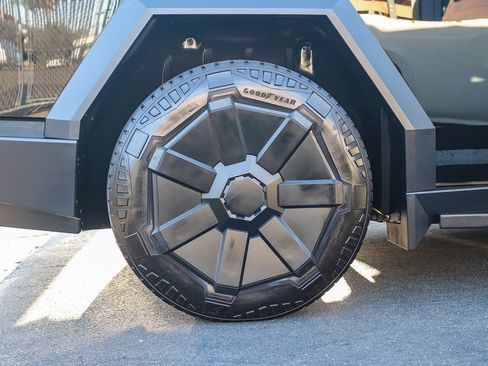 Used 2024 Tesla Cybertruck Cyberbeast AWD/4WD image 11