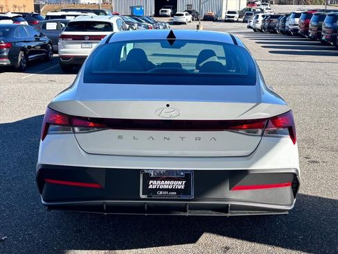 New 2026 Hyundai Elantra SE image 25