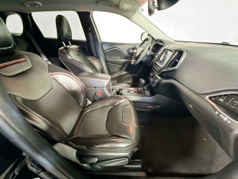 Used 2021 Jeep Cherokee Trailhawk image 25