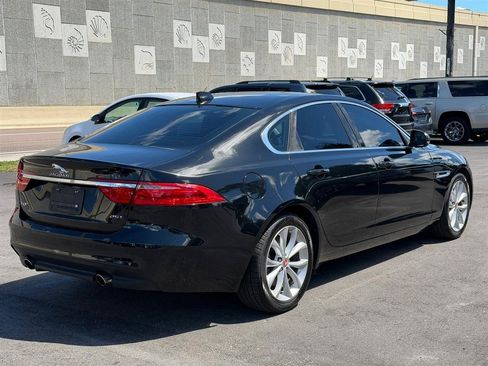 Used 2018 Jaguar XF Premium RWD image 12