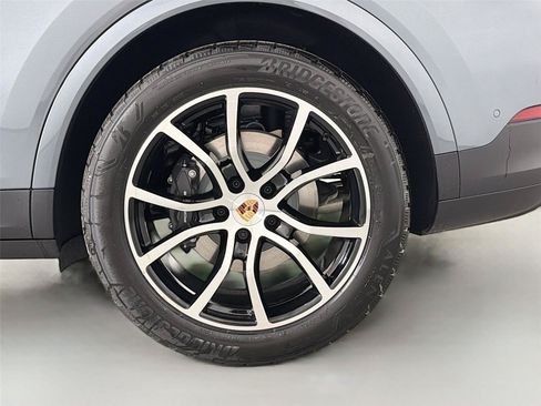 Certified 2026 Porsche Cayenne AWD/4WD image 12