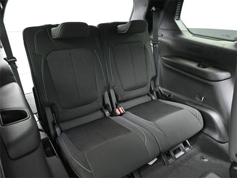 New 2025 Jeep Grand Cherokee L Laredo image 24